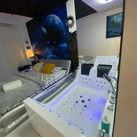 Warszawa Central House - Studios In Warsaw With Private Jacuzzi, Full Access To Sauna, Gym And Billards - Studia Z Prywatnym Jacuzzi Oraz Dostepem Do Sauny, Silowni I Bilarda Exterior foto