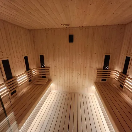 Warszawa Central House - Studios In Warsaw With Private Jacuzzi, Full Access To Sauna, Gym And Billards - Studia Z Prywatnym Jacuzzi Oraz Dostepem Do Sauny, Silowni I Bilarda Exterior foto