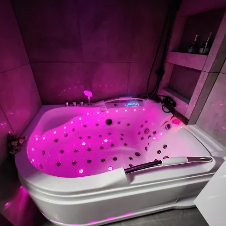 Warszawa Central House - Studios In Warsaw With Private Jacuzzi, Full Access To Sauna, Gym And Billards - Studia Z Prywatnym Jacuzzi Oraz Dostepem Do Sauny, Silowni I Bilarda Exterior foto