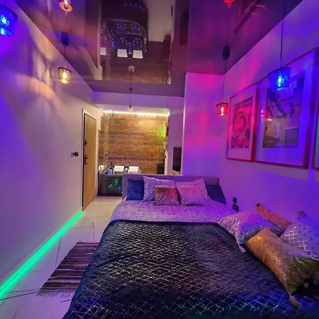 Warszawa Central House - Studios In Warsaw With Private Jacuzzi, Full Access To Sauna, Gym And Billards - Studia Z Prywatnym Jacuzzi Oraz Dostepem Do Sauny, Silowni I Bilarda Exterior foto