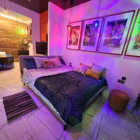 Warszawa Central House - Studios In Warsaw With Private Jacuzzi, Full Access To Sauna, Gym And Billards - Studia Z Prywatnym Jacuzzi Oraz Dostepem Do Sauny, Silowni I Bilarda Exterior foto