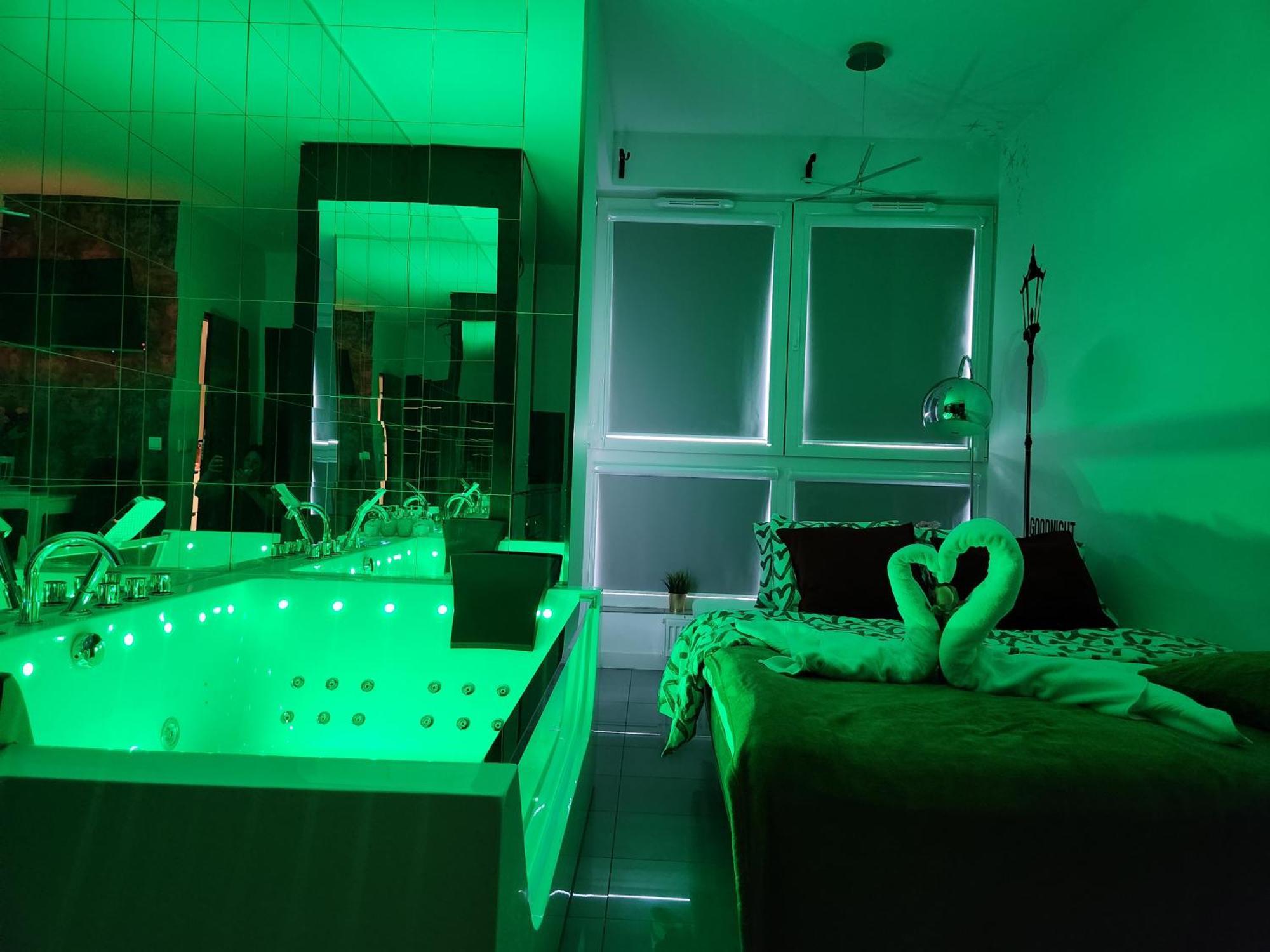 Apartamento House - In With Private Jacuzzi, Full Access To Sauna, Gym And Billards - Studia Z Prywatnym Jacuzzi Oraz Dostepem Do Sauny, Silowni I Bilarda Varsovia