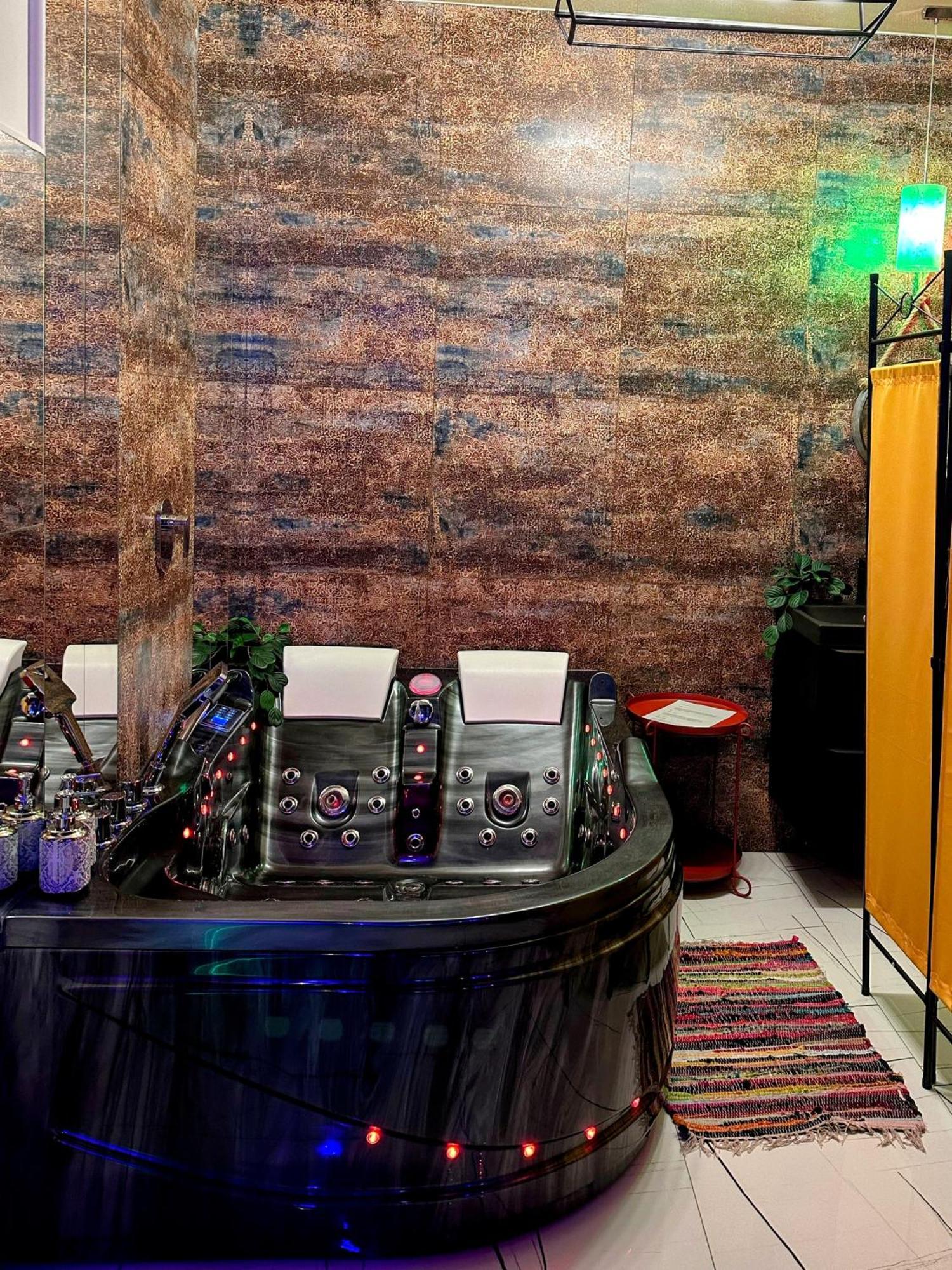Apartamento House - In With Private Jacuzzi, Full Access To Sauna, Gym And Billards - Studia Z Prywatnym Jacuzzi Oraz Dostepem Do Sauny, Silowni I Bilarda