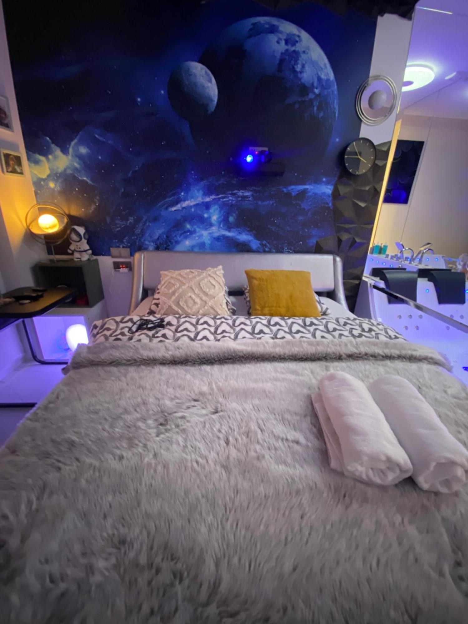 House - In With Private Jacuzzi, Full Access To Sauna, Gym And Billards - Studia Z Prywatnym Jacuzzi Oraz Dostepem Do Sauny, Silowni I Bilarda Apartament