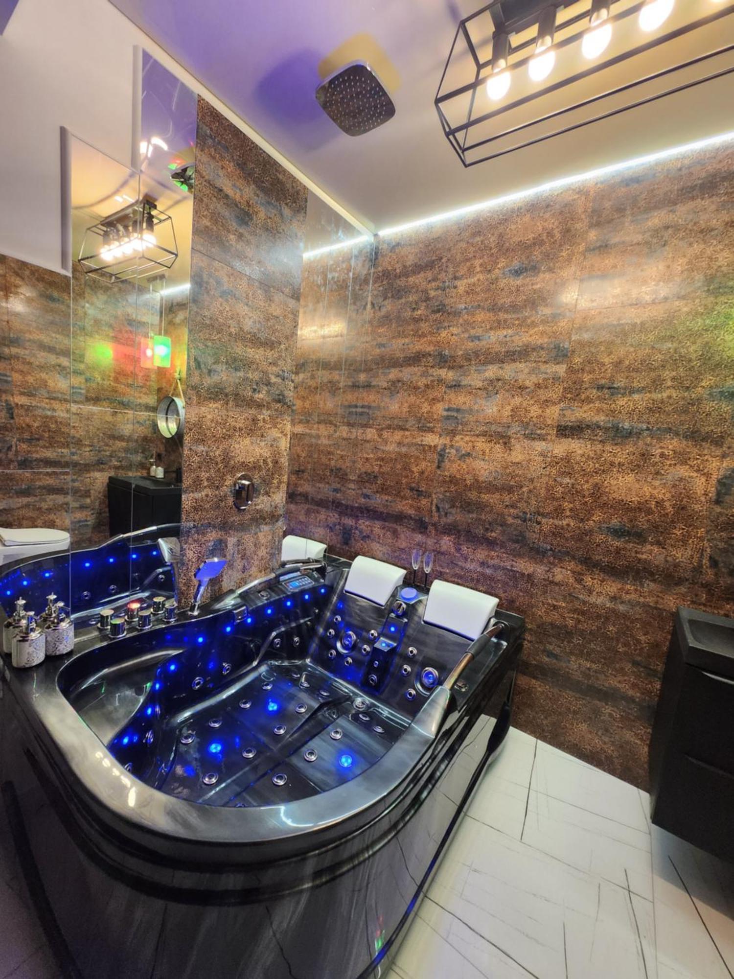 House - In With Private Jacuzzi, Full Access To Sauna, Gym And Billards - Studia Z Prywatnym Jacuzzi Oraz Dostepem Do Sauny, Silowni I Bilarda Warszawa