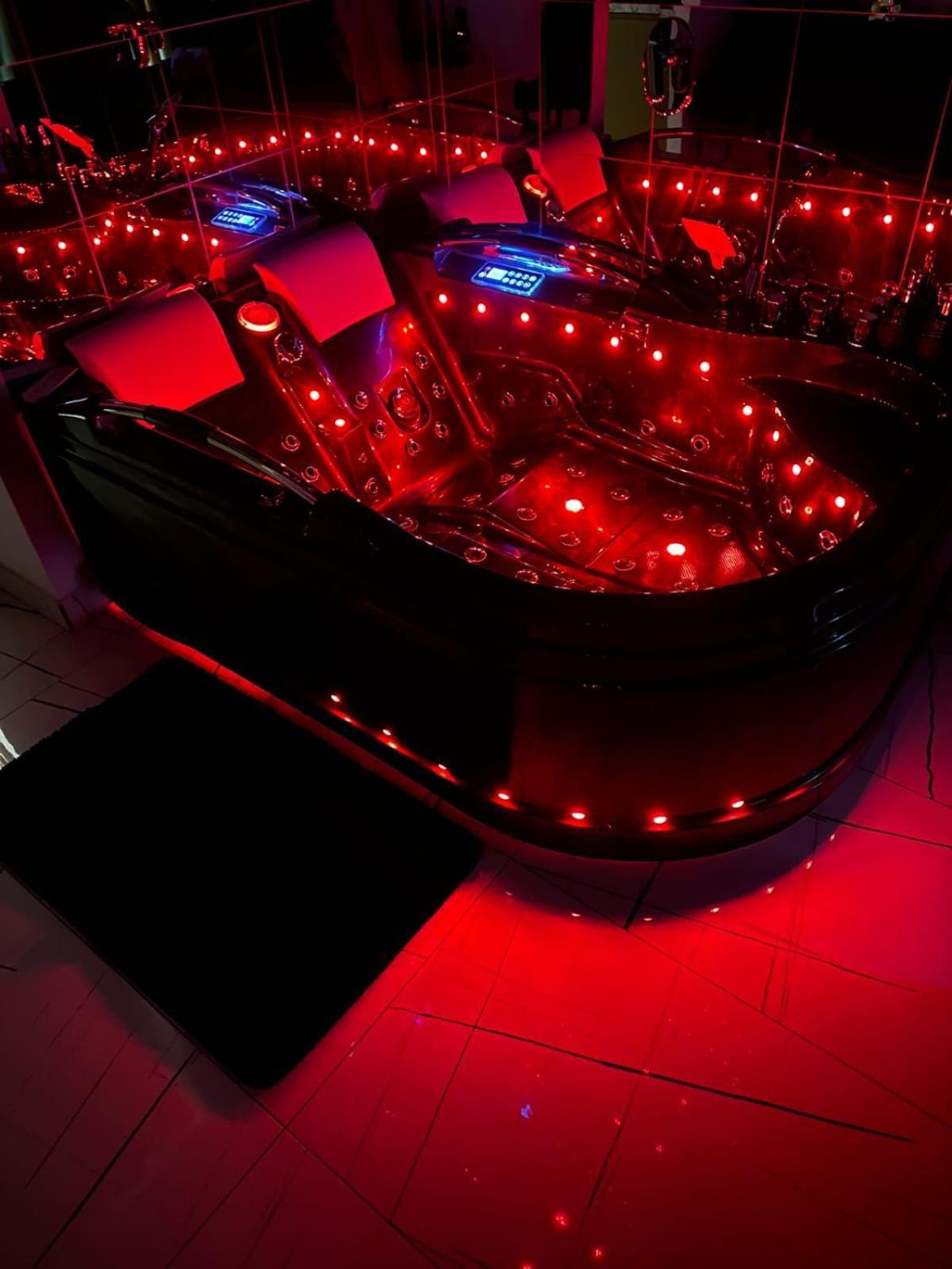 House - In With Private Jacuzzi, Full Access To Sauna, Gym And Billards - Studia Z Prywatnym Jacuzzi Oraz Dostepem Do Sauny, Silowni I Bilarda Apartament